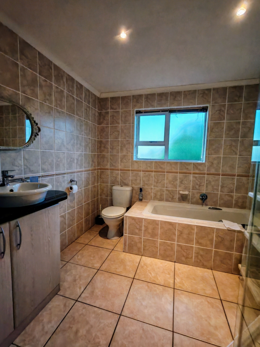 4 Bedroom Property for Sale in De Kelders Western Cape